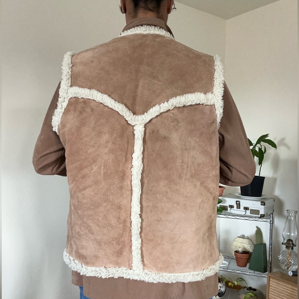 Vintage suede hippie vest - Picture 5 of 7